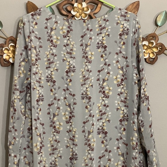 Entro Blue Gray Leaf Print Ruffle Hem Dress Size Small - Picture 6 of 8